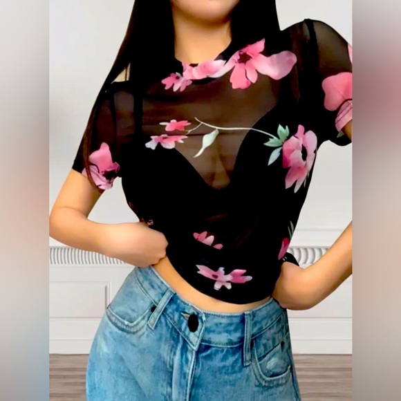 Sexy floral mesh top 🖤🌸 - Picture 3 of 4